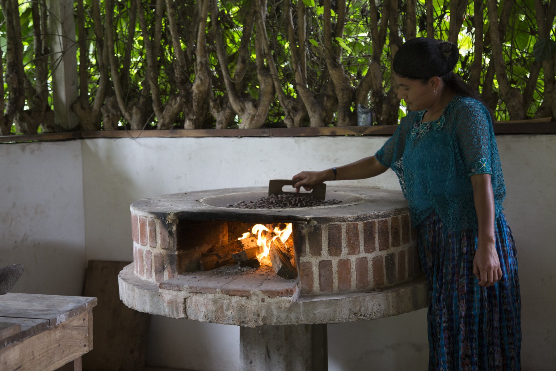 Step 4: Fire – Gently and lightly roasted over an open fire, so that the Criollo keeps its character